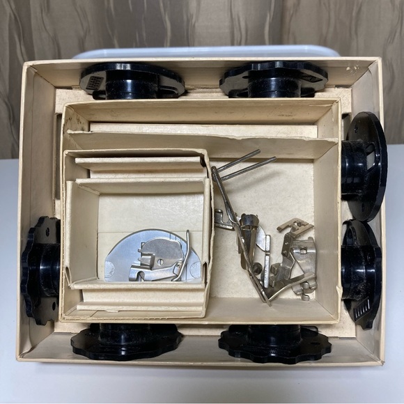 Singer Attachments for Special Zig Zag Sewing Machine Model 603 Touch & Sew - Picture 7 of 16